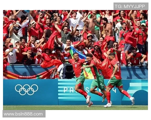 当足球明星与球迷亲密互动时的感人瞬间与难忘回忆